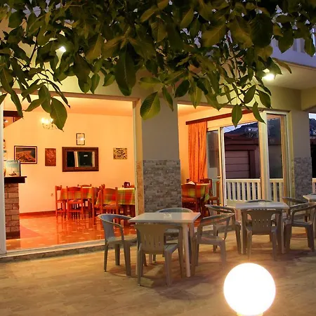 Guest house Hotel Ikaros 3*
