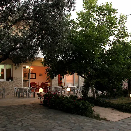 Hotel Ikaros Guest house 3*